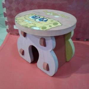 كرسي خشبي للاطفال