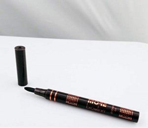 قلم الحواجب  MORE BROLINER من MORE COSMETICS