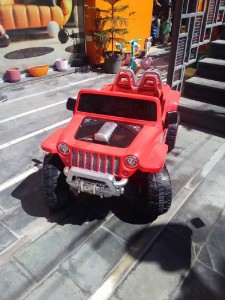 سيارة للاطفال جيب رانجلر الصغيرة