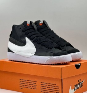 بوط رياضة نسائيNike Blazer Jambo لون أسود