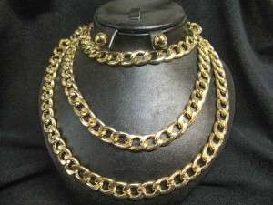 طوق ذهبي مع حلق