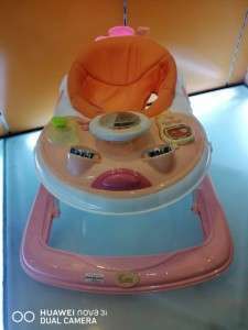 مشاية اطفال مع مقود متحرك 