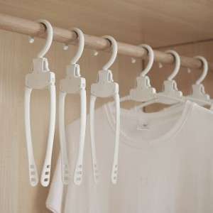 علاقة ملابس سحرية مفردة